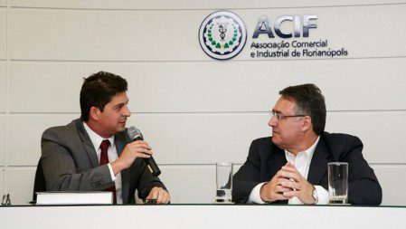  /></noscript></p>
<p>Sander DeMira agradeceu a presença do governador e colocou a ACIF à disposição para futuros projetos, além de uma possível parceria para acelerar o processo de abertura de empresas no Estado.</p>
</div><div class=