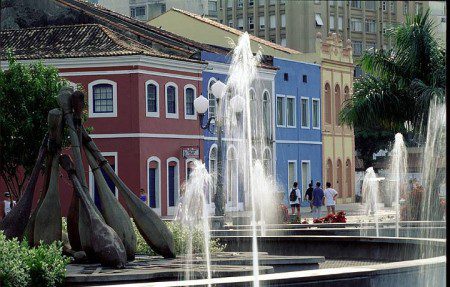  /></noscript></p>
<p>A ação, coordenada pelo diretor da Regional Centro da ACIF, Luiz Carlos Padilha, faz parte do calendário em comemoração ao centenário da entidade, que foi completado em maio em 2015.“Nada melhor que andar pelas ruas históricas para entender e dar valor aos nossos costumes. Além de mostrar que o centro continua vivo e cheio de boas atrações para moradores e turistas”, diz Padilha.</p>
</div><div class=