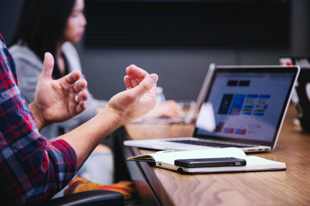 Entenda como um núcleo empresarial capacitou jovens em uma ação social de empreendedorismo